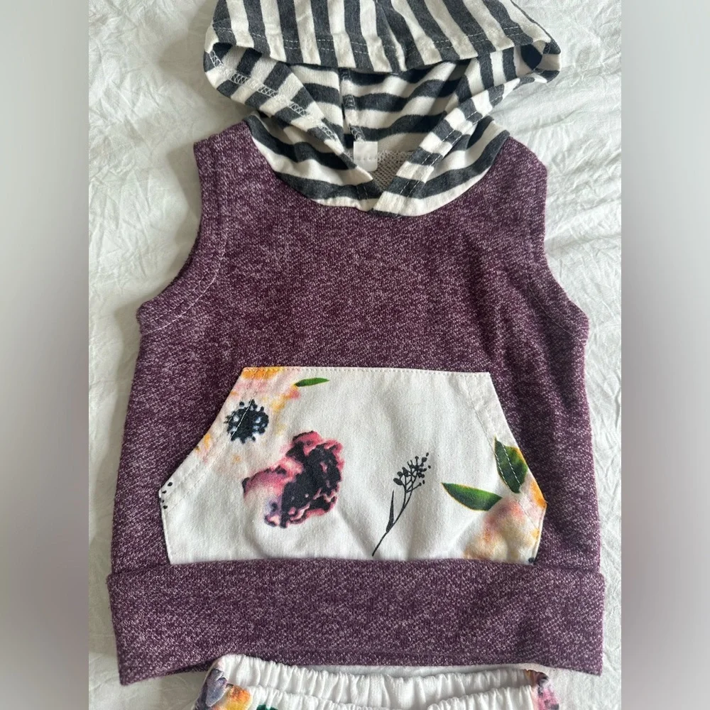 Set of hooded sleeveless sweatshirt and pants size 6-12 months